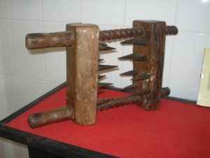 Tortura-Esmaga-Joelho