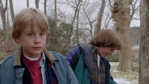 Macaulay Culkin pensativo em Anjo Malvado